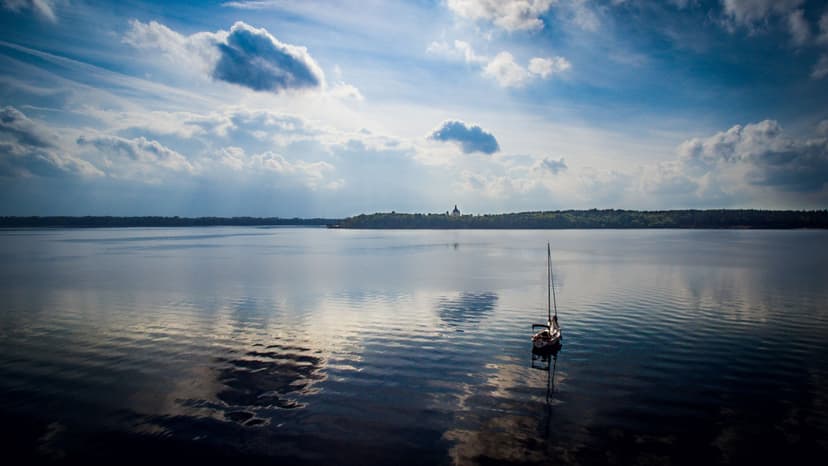 Romantiškas plaukiojimas jachta Kauno mariomis