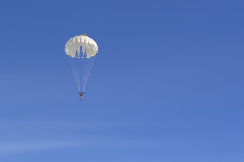 Šuolis kupolo tipo parašiutu