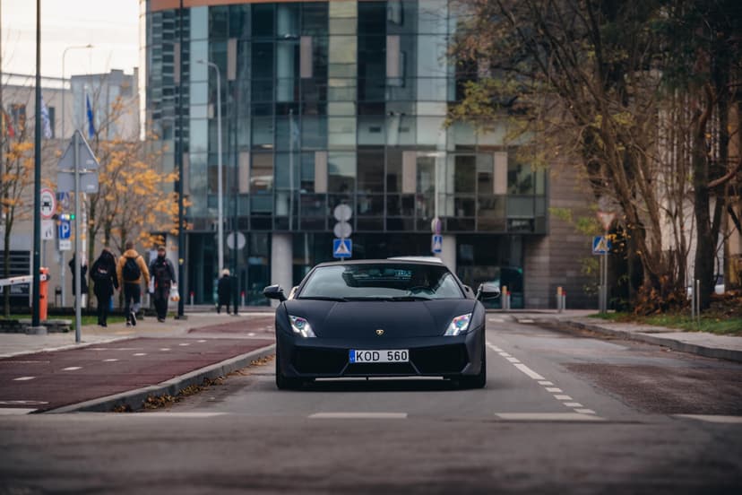 Vairuok Lamborghini Gallardo miesto gatvėse