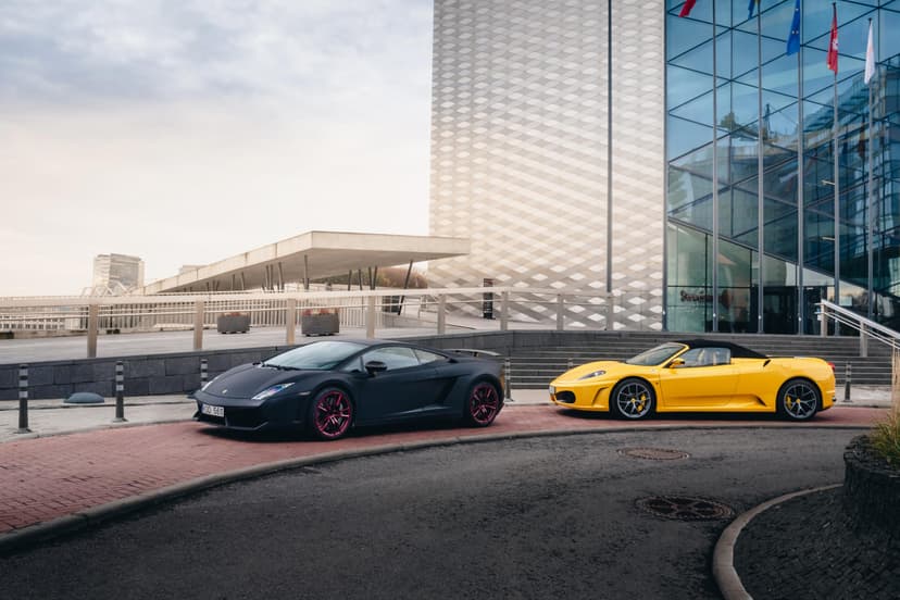 Vairuok Ferrari ir Lamborghini miesto gatvėse