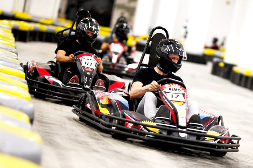 Pasivažinėjimas kartingais DVIEM „Kartlande“ (10 min.)