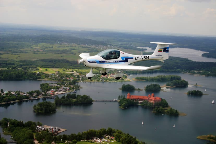 Skrydis lėktuvu ir pilotavimas virš Trakų