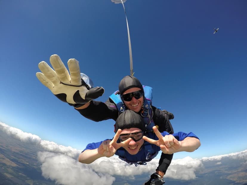 Šuolis dviviečiu parašiutu su instruktoriumi ir filmavimas Marijampolėje