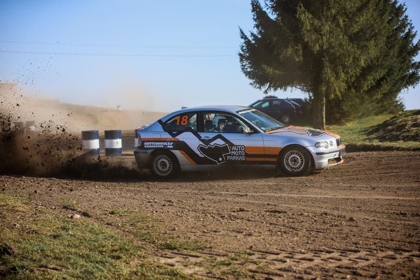 Vairuok sportinį-pramoginį ralio automobilį pats