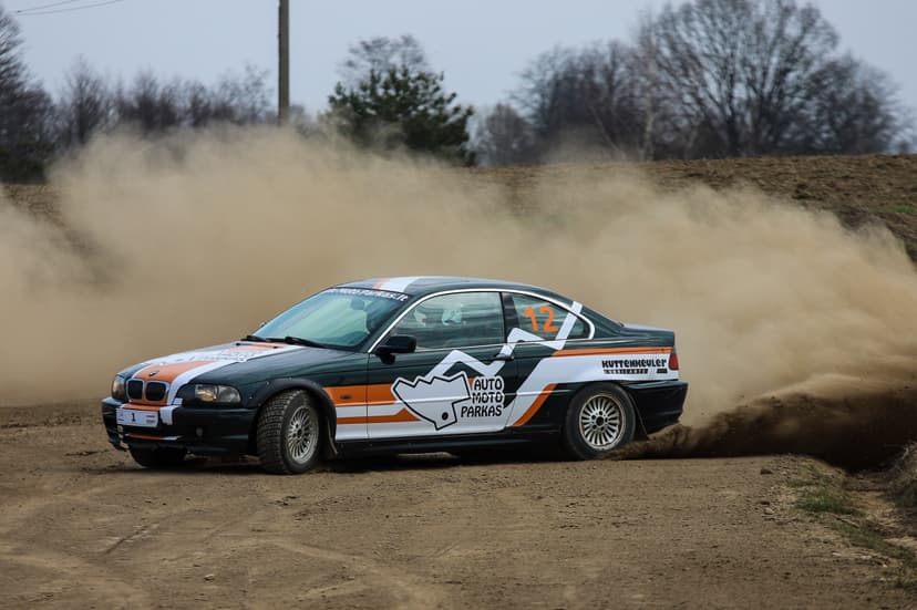 Vairuok sportinį-pramoginį ralio automobilį su instruktoriumi