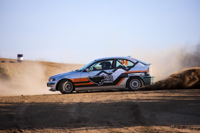 „Aistė‘s Rally Academy“ sportinio vairavimo pamoka ant žvyro