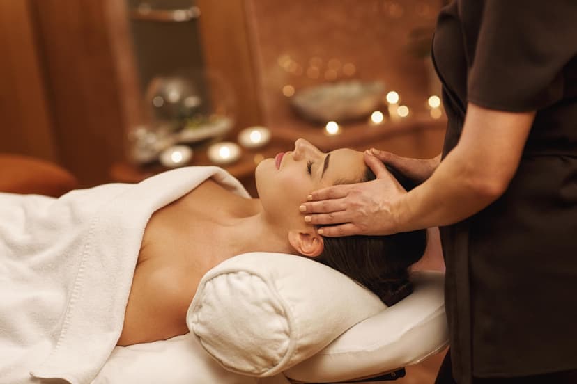 Pečių juostos ir galvos masažas „Svajonių SPA“