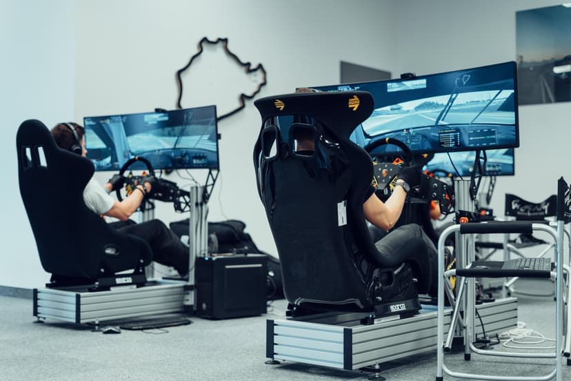 1 val. lenktynių simuliatoriuje „OBS Simuliatoriai“