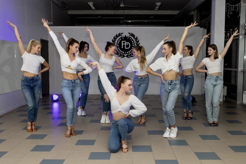 Lady like/ High heels šokių treniruotės „Flash Dance“ studijoje