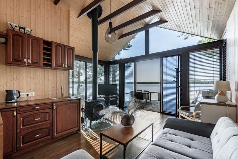 Poilsis DVIEM paplūdimio namuke ant ežero kranto + pirtis darbo dienomis