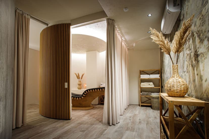 Poilsis vakarais baseino ir pirčių erdvėje SPA „Aušra“ su masažu