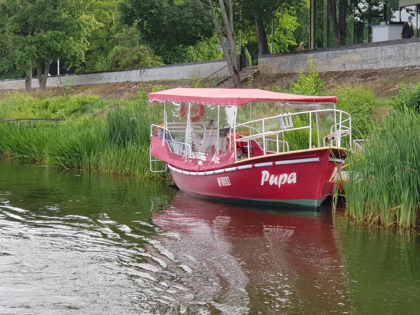 Plaukimas laivu „Pupa“ Birštone vaikui