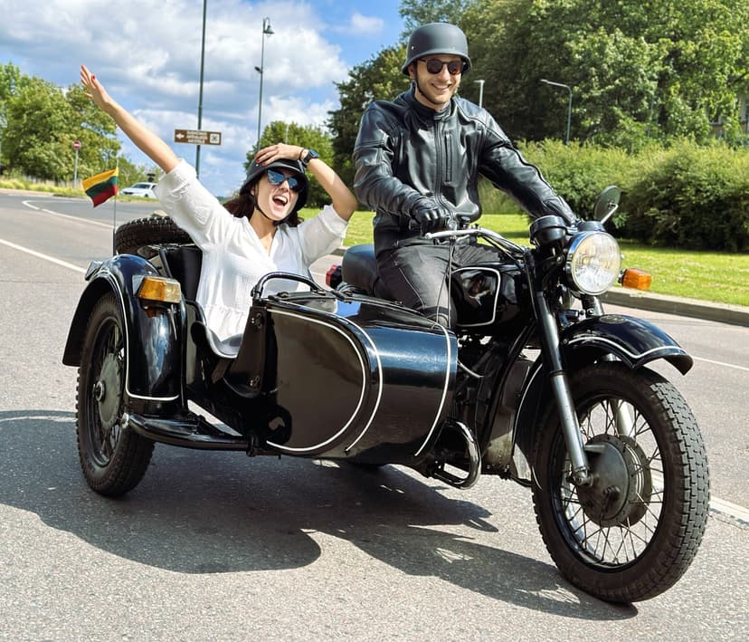 Pasivažinėjimas senovinio motociklo lopšyje