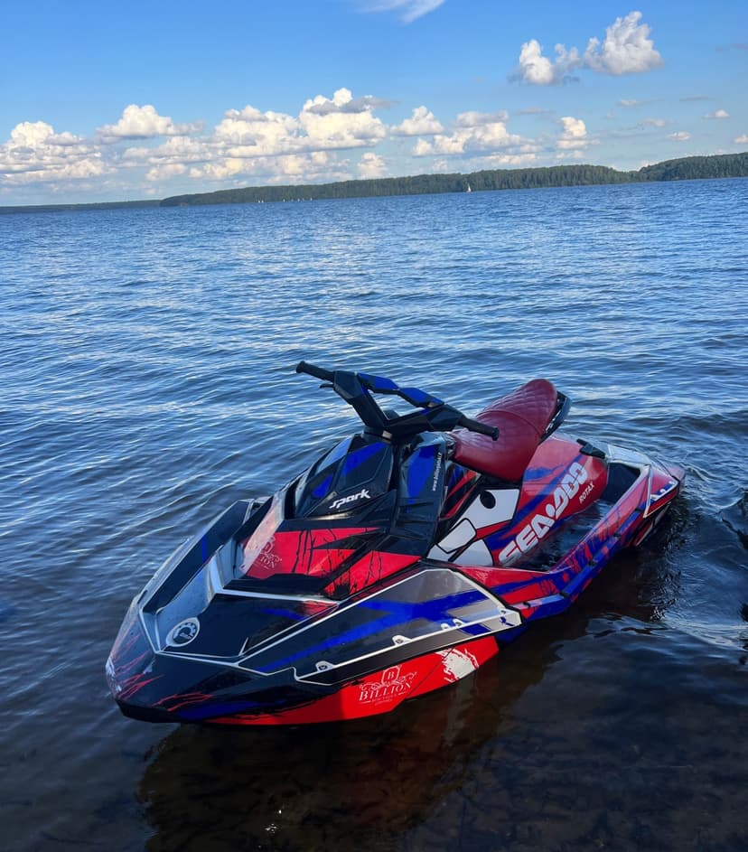 Pasiplaukiojimas išskirtinio dizaino čipuotu vandens motociklu (10 min.)