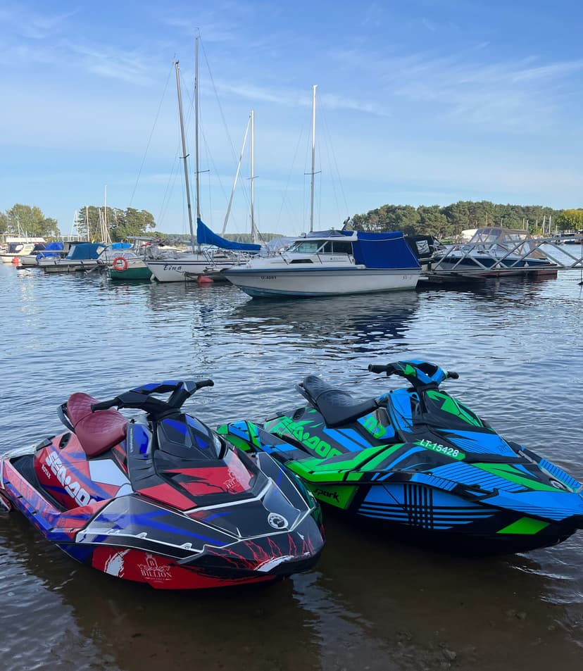 Pasiplaukiojimas išskirtinio dizaino čipuotu vandens motociklu (15 min.)