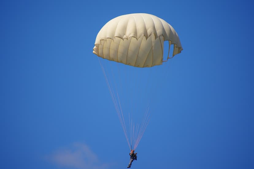 Šuolis kupolo tipo parašiutu su filmavimu