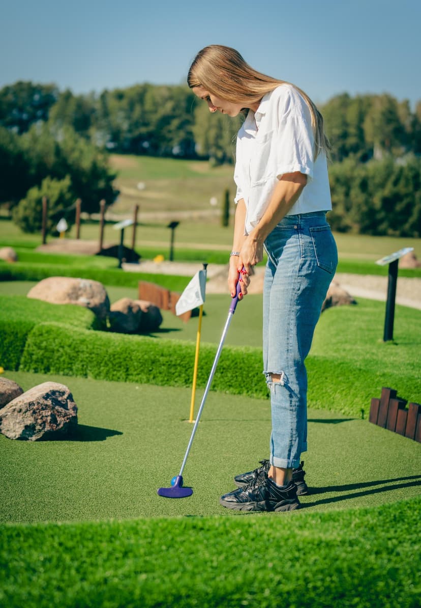 Mini golfo žaidimas pramogų parke „Tarzanija“