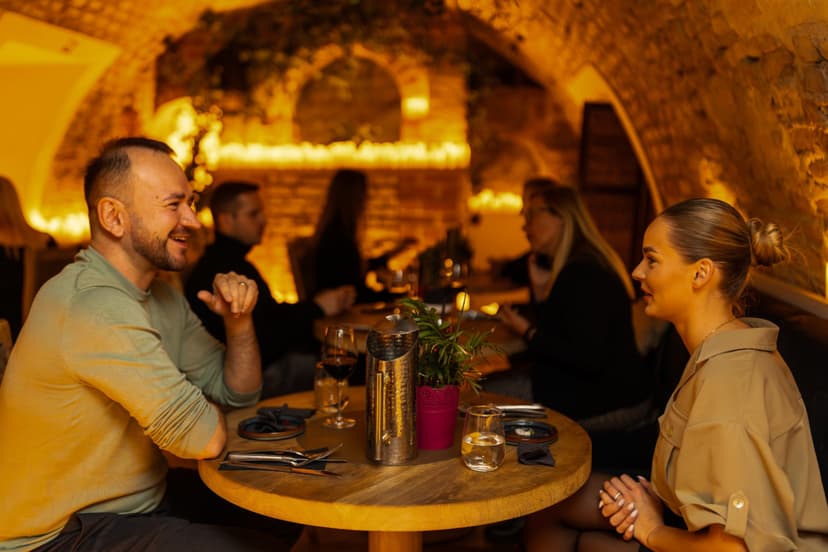 Vakarienė tūkstančio žvakių šviesoje „Candlelit Dinner“ 2 asm.