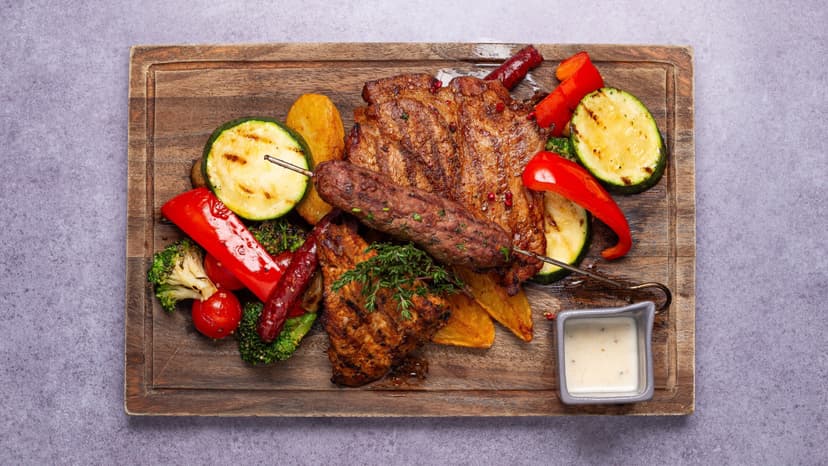 „MeatUp“ ant žarijų keptų mėsų rinkinys keturiem