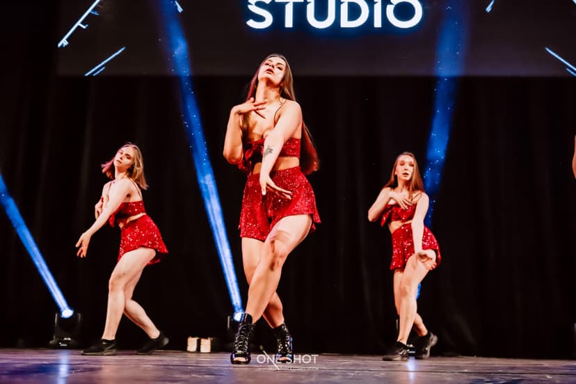 Šventinė pamoka šokių studijoje SMART 2-5 asm.