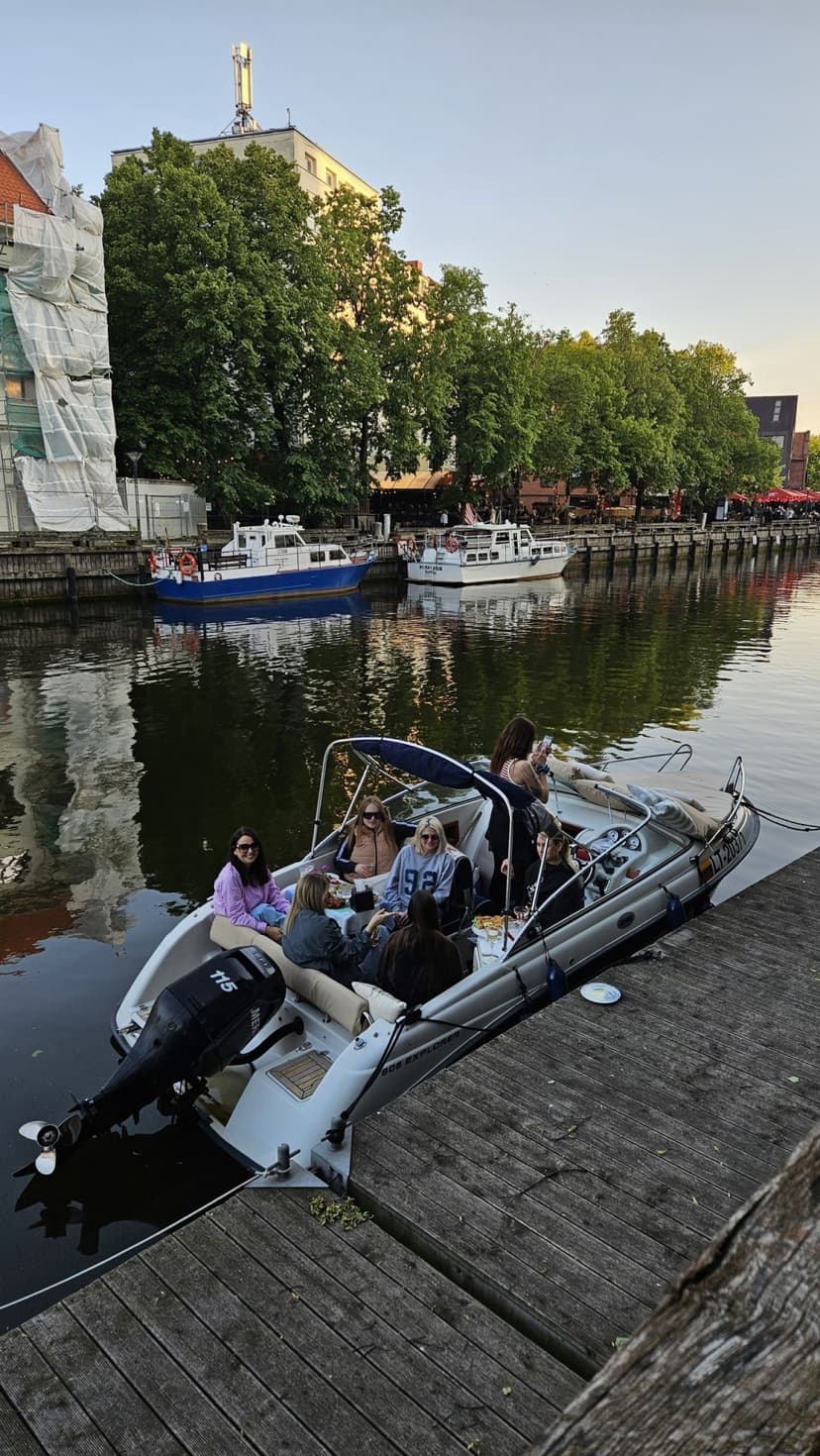 Privatus plaukimas Danės upe su „Vellamo“ kateriu