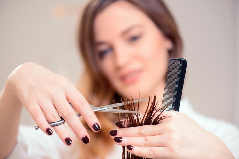 Grožio procedūra ir kirpimas karštomis žirklėmis