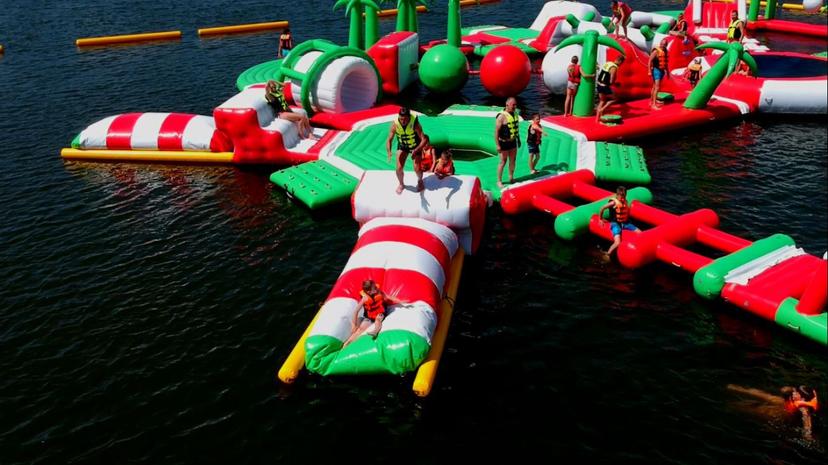 Pramogos vandens batutų parke „Jump Out“ šeimai