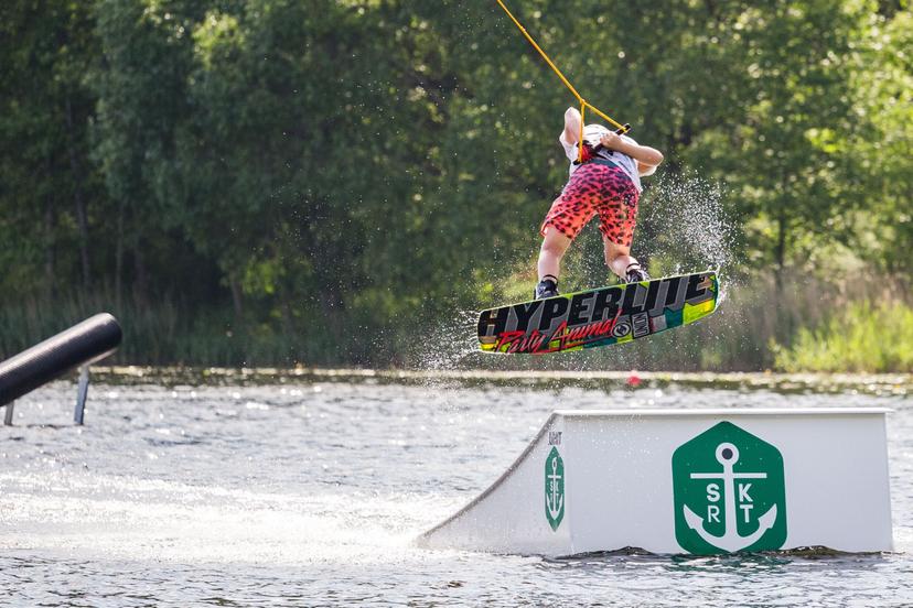 60 minučių plaukimas „FLIP Point“ vandenlenčių parke (su įranga)