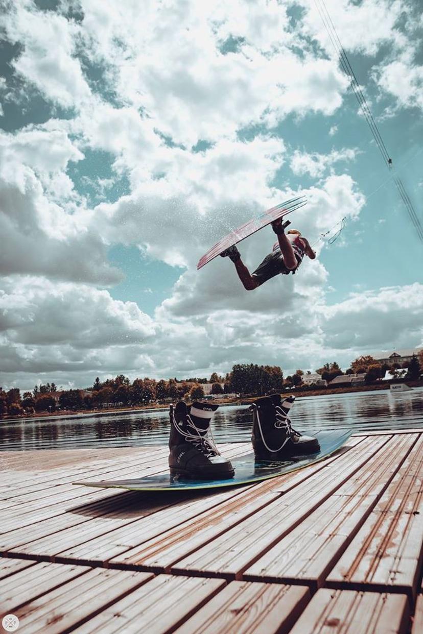 Valandos plaukimas „Wake Ink“ vandenlenčių parke Širvintose