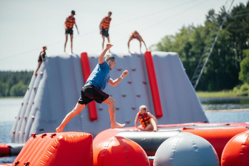 Pramogos vandens batutų parke „Water Inn“ trims