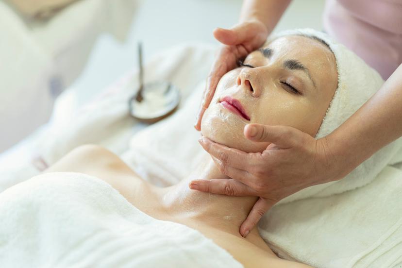 Familia Sana drėkinanti veido odos terapija su masažu ir kauke