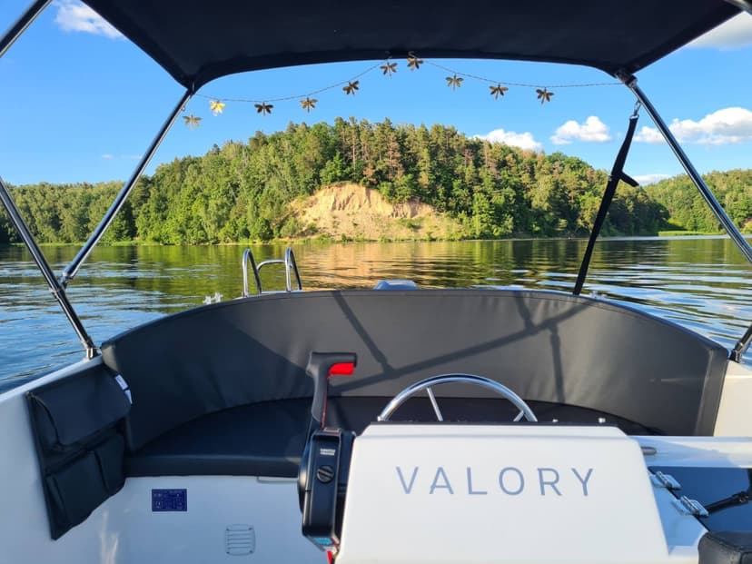 Savarankiškas plaukimas kateriu „Royal time“ (2 val.)