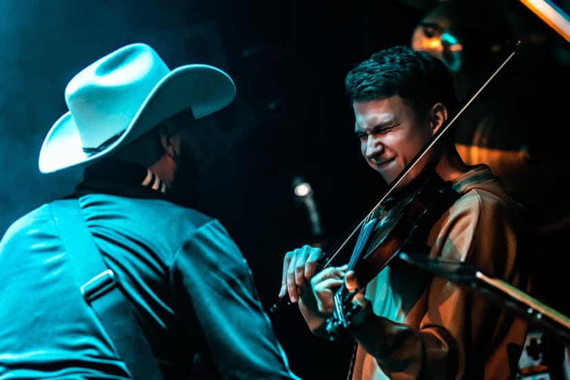 Smuiko pamokos muzikos studijoje „Visos Stygos“