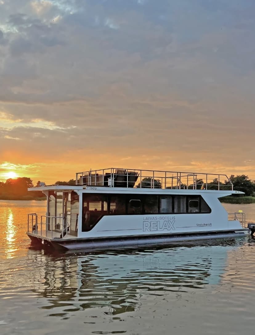 Plaukimas laivu „Relax“ (1-11 asm.)