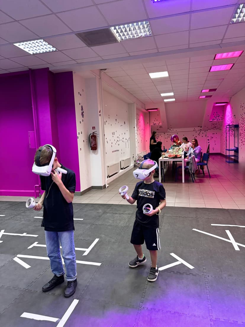 „VR ARENA“ komandinė pramoga Šiauliuose (30 min.)